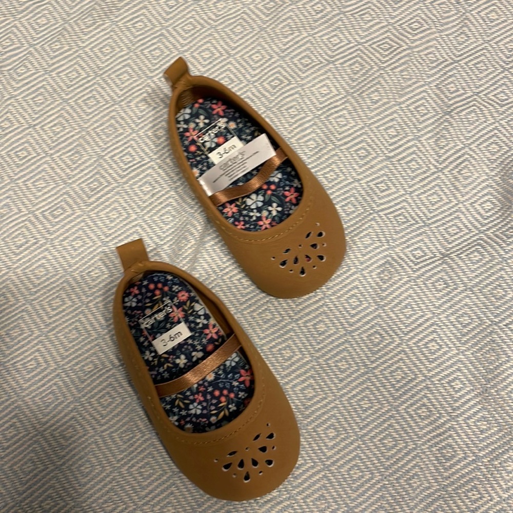 Carter’s 3-6 mo girls slip on shoes